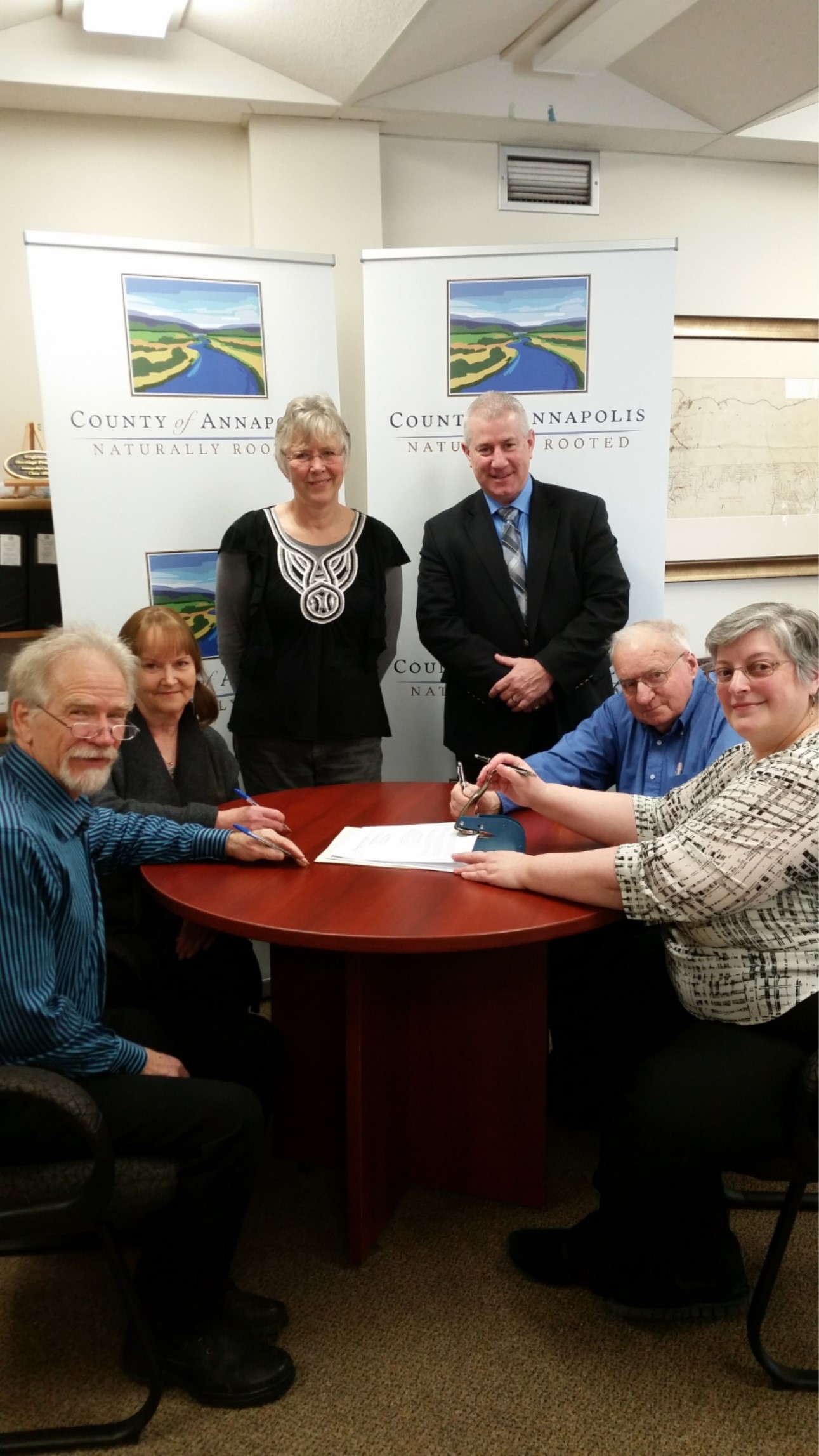 Signing agreement small